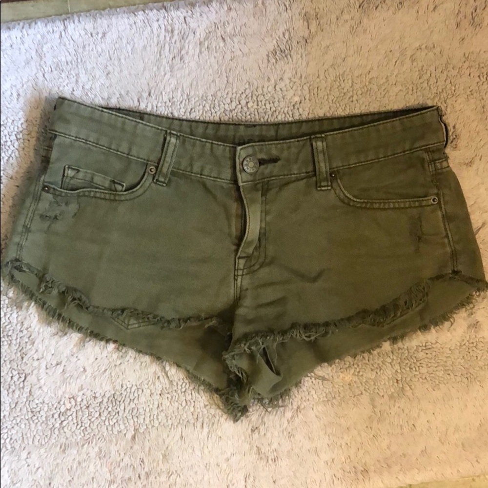 BDG Olive green low waisted shorts